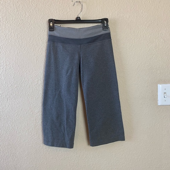 Lululemon Athletica Grey Groove Crop Yoga Pants Size 4 - Picture 8 of 8